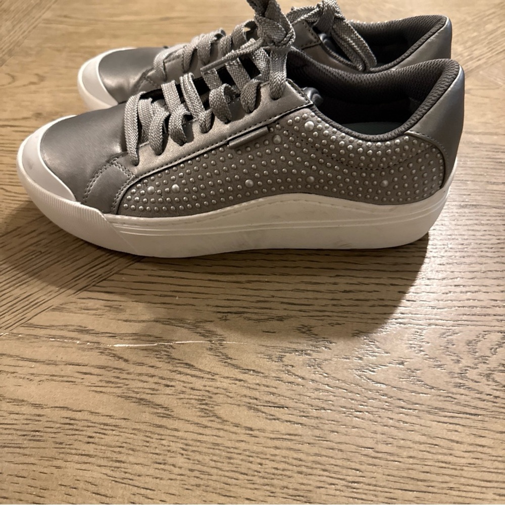 -NEW Dr. Scholl's Time Off Sneaker Light Grey Women's Shoes Size 7 - Picture 3 of 5